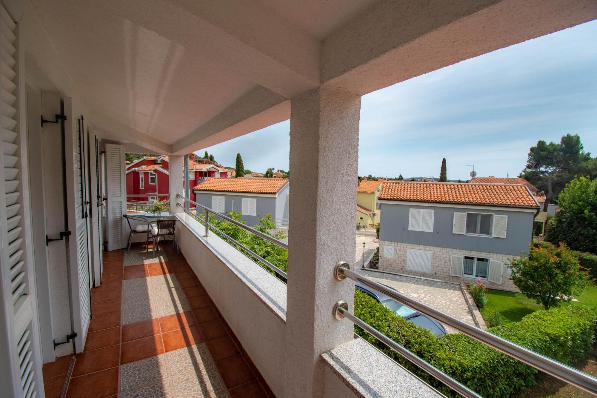 Apartments Betty Borik Rovigno Esterno foto