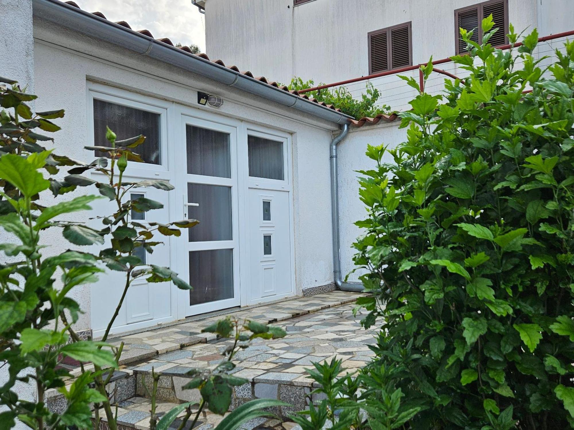 Apartments Betty Borik Rovigno Esterno foto