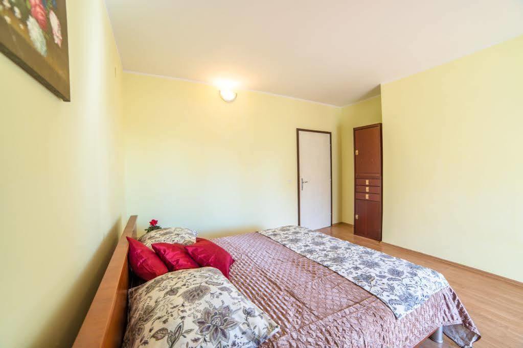 Apartments Betty Borik Rovigno Esterno foto